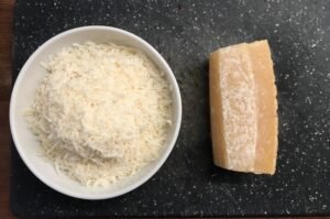 Szósz készítéshez a resztelt parmezán